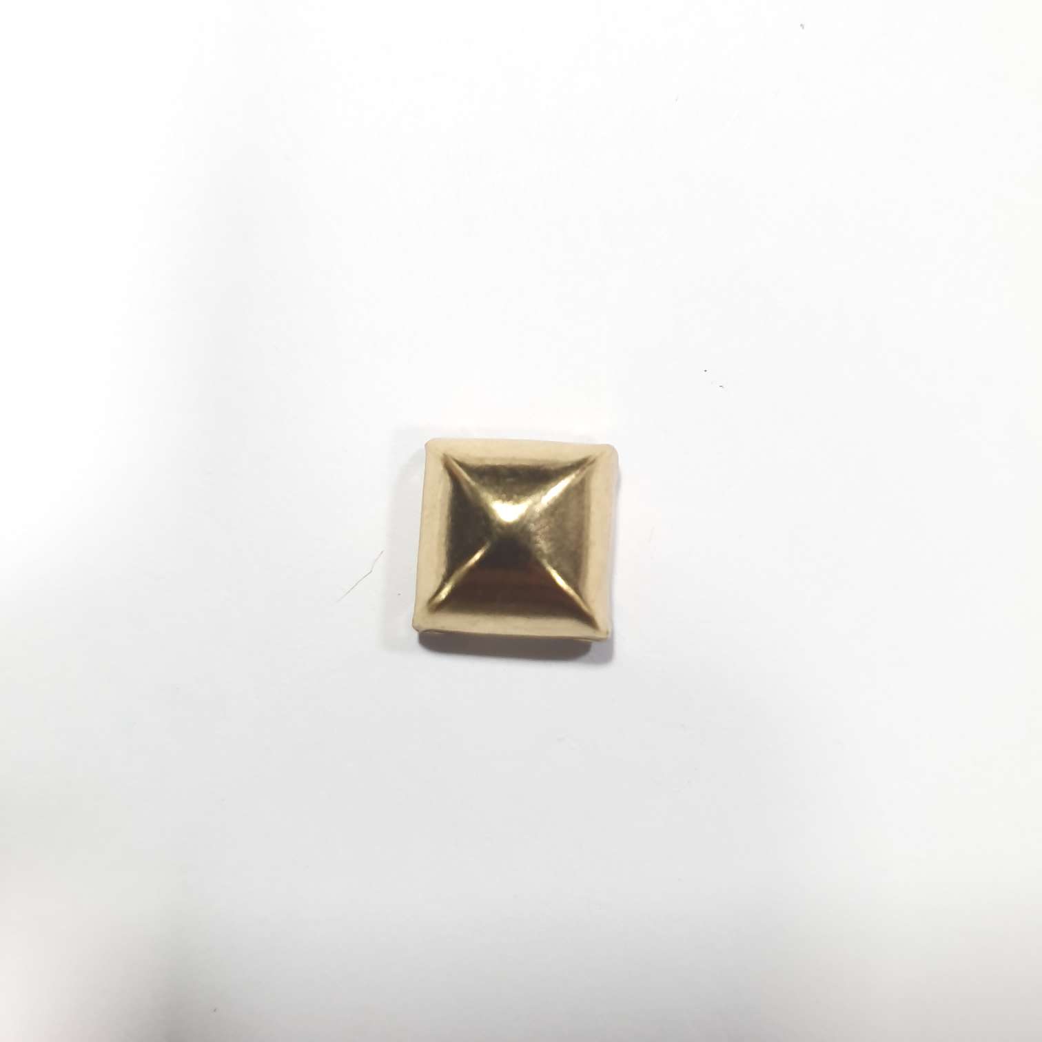 Studs — 10MM PYRAMID DT